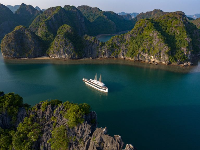 Du thuyền 8 tiếng JadeSails Halong – Lan Ha